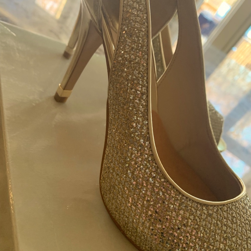 peep toes pumps